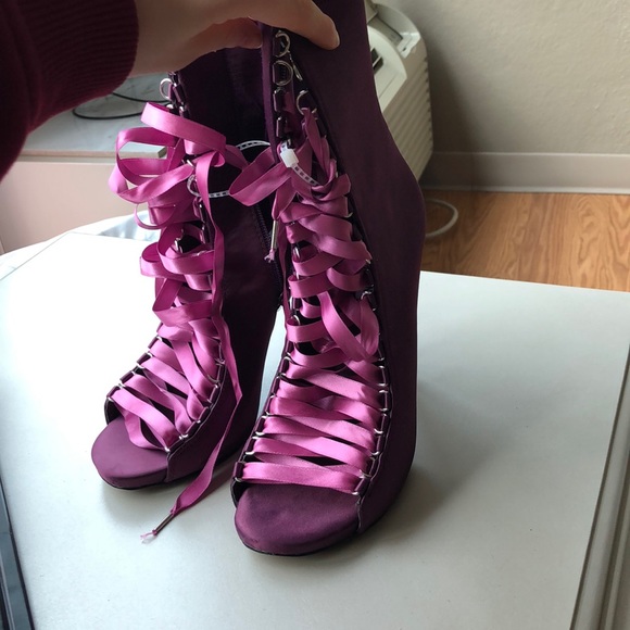 Sexy Steve Madden lace up boots - Picture 6 of 6